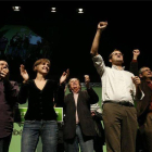 Herrera y los integrantes de su candidatura saludan al público al final del mitin en Terrassa.