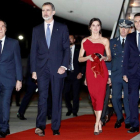 Los Reyes de España a su llegada a la ciudad argentina de Córdoba.