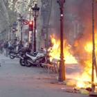 Los antisistema provocan una batalla campal en el centro de Barcelona