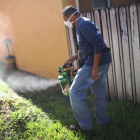 Fumigación preventiva contra el mosquito transmisor del zika, en Miami, en mayo.