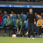 El entrenador de la Cultural Curro Torres pierde a la pareja de centrales Fidel Escobar y Fran Cruz para recibir al Calahorra. DANI OTERO (LOF)