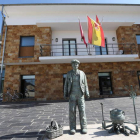 Exterior de la casa consistorial de Carracedelo, en una imagen de archivo. ANA F. BARREDO