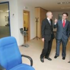 Tomás Pérez Pinto, José Ramón Alarcón y Teresa García Magaz, en las nuevas instalaciones de Aquagest