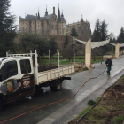 Las brigadas actúan en El Melgar, en la avenida de las Murallas.