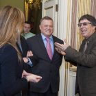 El embajador de Israel en España, Alon Bar, a la derecha, con el alcalde burgalés.