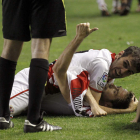 Raúl Tamudo celebra su gol ante el Granada, único del partido, con Trashorras.