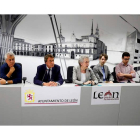 Imagen  de acto de presentación del curso, con la directora de la fundación, Margarita Morais, en el centro. MARCIANO PÉREZ
