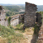La colina de la fortaleza, vista desde la N-VI.