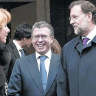Esperanza Aguirre, Francisco Granados y Mariano Rajoy, en febrero del 2010, mucho antes de que el segundo fuese imputado por varios delitos.