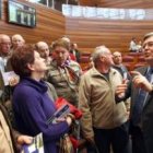 Fernández Santiago explica las características del hemiciclo en las jornadas de puertas abiertas
