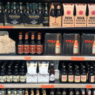 Estanterías de los supermercados de León. DL.