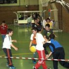 El pabellón acogió una jornada de juegos y deporte.