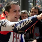 El piloto español de Moto GP Jorge Lorenzo, de Yamaha, celebra su triunfo en el Gran Premio de Franc