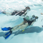 Un momento del bautismo de buceo solidario.