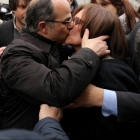 Jordi Turull se despide de su esposa antes de entrar en el Supremo, el pasado 23 de marzo.