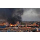 Quema de las jaimas en el campamento de protesta saharaui de Gdaim Izik, durante el desmantelamiento