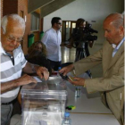 Isidoro Martínez, el que fuese segundo técnico del equipo, no faltó a la cita electoral.