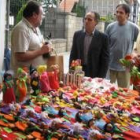 Las autoridades locales y los organizadores de la feria saludaron a los artesanos participantes