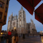 La capital ofrece cada vez más propuestas de ocio, gastronomía, deporte y cultura. Todo ello sumado a la llegada del AVE ha hecho que las visitas sean cada vez más numerosas y frecuentes.