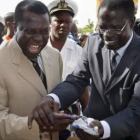 El presidente de Guinea Bissau, Joao Bernardo Vieira, a la izquierda, en una imagen de archivo