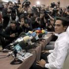 Alberto Contador al inicio de la multitudinaria rueda de prensa que ofreció para dar su versión ante