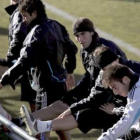 Los jugadores del Real Madrid Raúl (i) y el argentino Higuaín (2i), durante el entrenamiento que rea