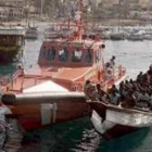 Un cayuco con 96 inmigrantes llegó ayer a las costas tinerfeñas