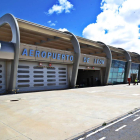 La posibilidad de ampliar el aeropuerto a las mercancías vuelve al debate político. RAMIRO