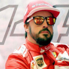 Fernando Alonso, en el box de Ferrari, durante un descanso del GP de EEUU.