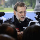 El presidente del Gobierno, Mariano Rajoy, atiende a los medios, este jueves en Bruselas.