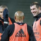 Ronaldo bromea con Roberto Carlos y provoca la risa de Zidane en el penúltimo entrenamiento