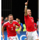 Gareth Bale celebra el primer gol de Gales. BABANI