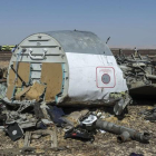 Restos del avión ruso que se estrelló el sábado en el Sinaí.
