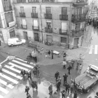 Imagen captada momentos después de la explosión de la bomba lapa con la que ETA mató en la calle Ramón y Cajal al comandante Cortizo en León.