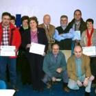 Martín Manceñido posa con los galardonados al final del acto que se celebró en La Robla