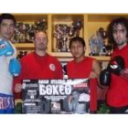 Equipo del León Gym junto con su preparador