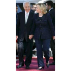 El presidente israelí, Simón Peres, junto a Hillary Clinton.