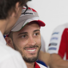 Andrea Dovizioso sonríe tras lograr el podio en Doha, Catar.