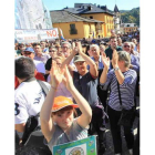 Un grupo de manifestantes, el sábado frente al castillo.