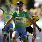 Sagan cruza sonriente la meta tras la victoria. VALAT