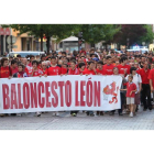 La ‘marea roja’ de aficionados que en número de mil solicitaron por las calles de León que no se deje morir a un club con 32 años de vida.