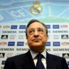 Florentino Pérez, ayer en la sala de prensa, en el momento de hacer oficial su dimisión irrevocable