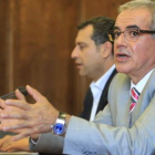Cortés y Juan Elicio Fierro, ayer en el Ayuntamiento.
