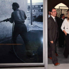 La consejera, Alicia García y el director del museo, Roberto Fernández, pasean poLa consejera, Alicia García y el director del museo, Roberto Fernández, pasean por la muestra.