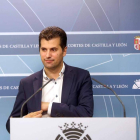 Luis Tudanca, ayer, en la rueda de prensa en las Cortes.