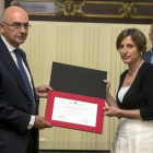 El director de la Oficina Antifraude, Miguel Ángel Gimeno, y la presidenta del Parlament, Carme Forcadell.