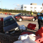 Un accidente de tráfico reciente en los accesos a la ciudad por la avenida de Astorga, en obras.