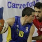 Panadero defiende al gallego Sony Vázquez en la visita del Ourense al Palacio de Deportes leonés