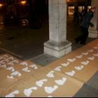 Huellas blancas hacia la igualdad, en la plaza de la Catedral de León