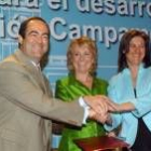 José Bono, María Antonia Trujillo y Esperanza Aguirre, ayer en Madrid